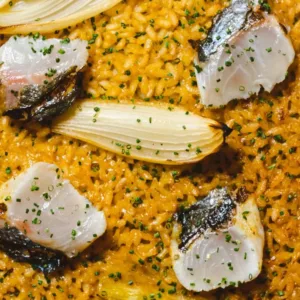 Arroz a banda: Reis in Fischfond mit Alioli, wie in Alicante