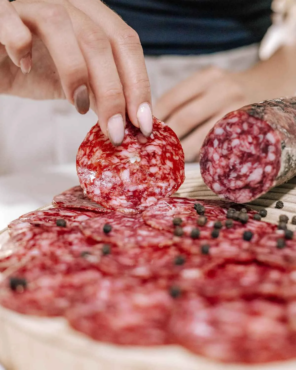 Scheiben Salchichón de Bellota Ibérico Extra mit Pfefferkörnern